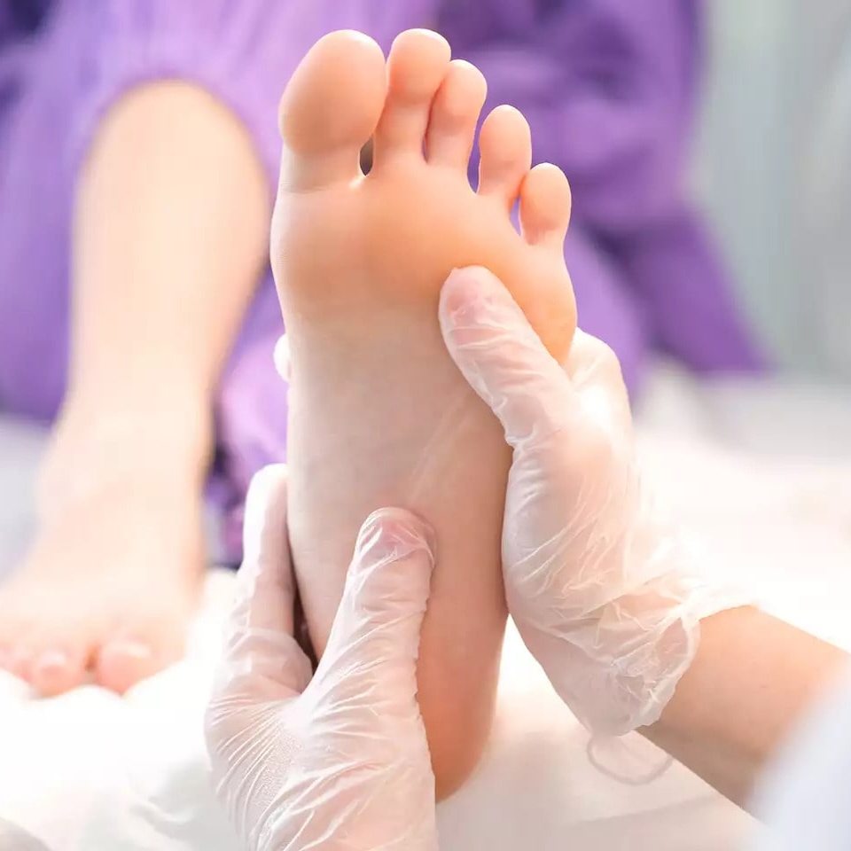 Hiperqueratosis durezas en los pies engrosamiento de la piel podologo sevilla centro clinica del pie callo